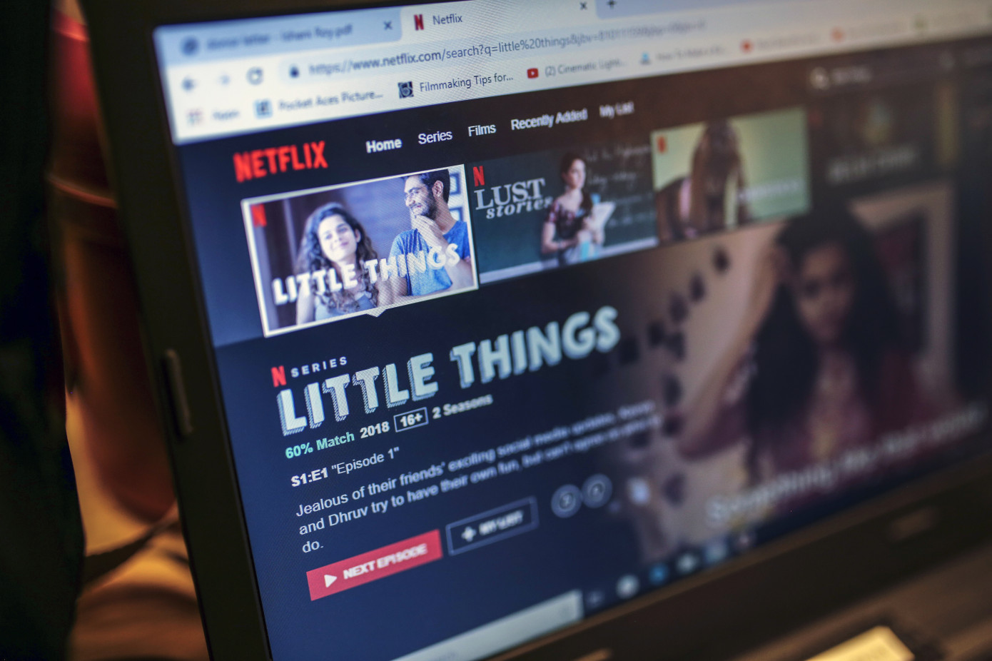 netflix-charge-extra-fees-for-password-sharing