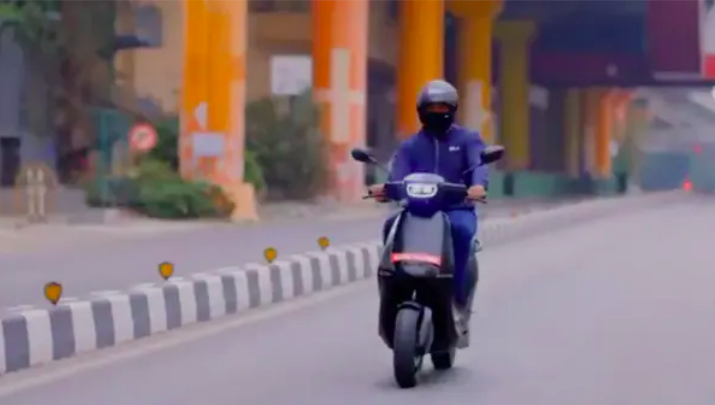 ola-ceo-bhavish-aggarwal-test-ride-electric-scooter-in-bengaluru